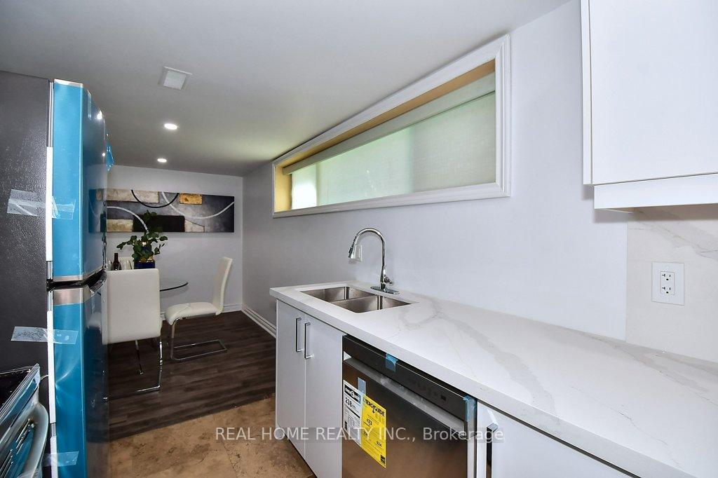 Photo 29 of 51 Gladman Avenue, Newmarket, Central Newmarket — HOMEH