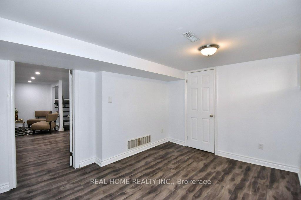 Photo 32 of 51 Gladman Avenue, Newmarket, Central Newmarket — HOMEH