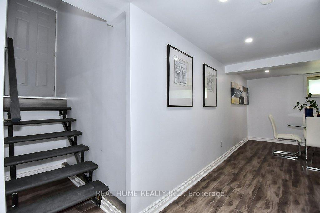 Photo 34 of 51 Gladman Avenue, Newmarket, Central Newmarket — HOMEH