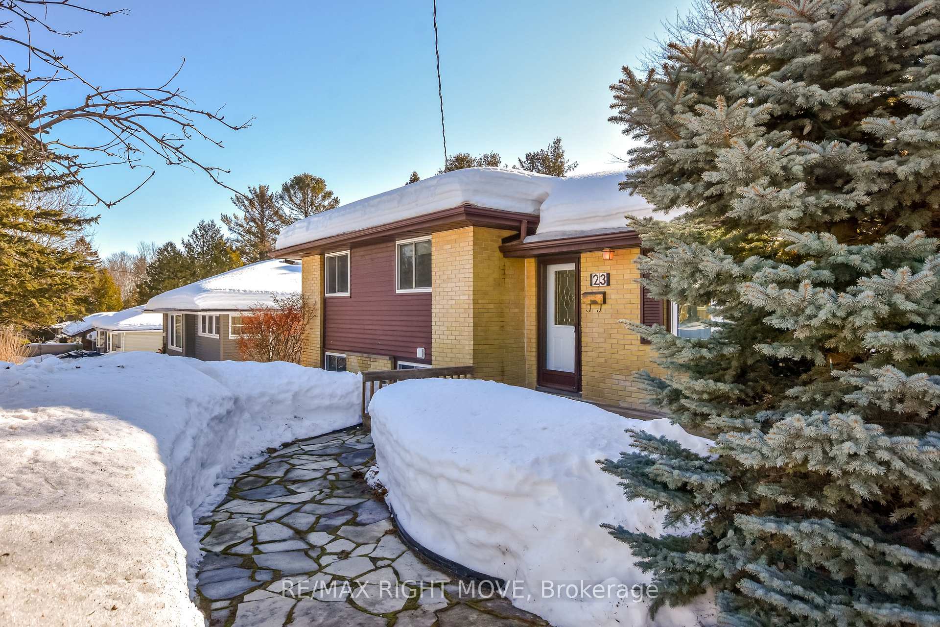 Photo 2 of 23 Stanton Drive, Orillia — HOMEH