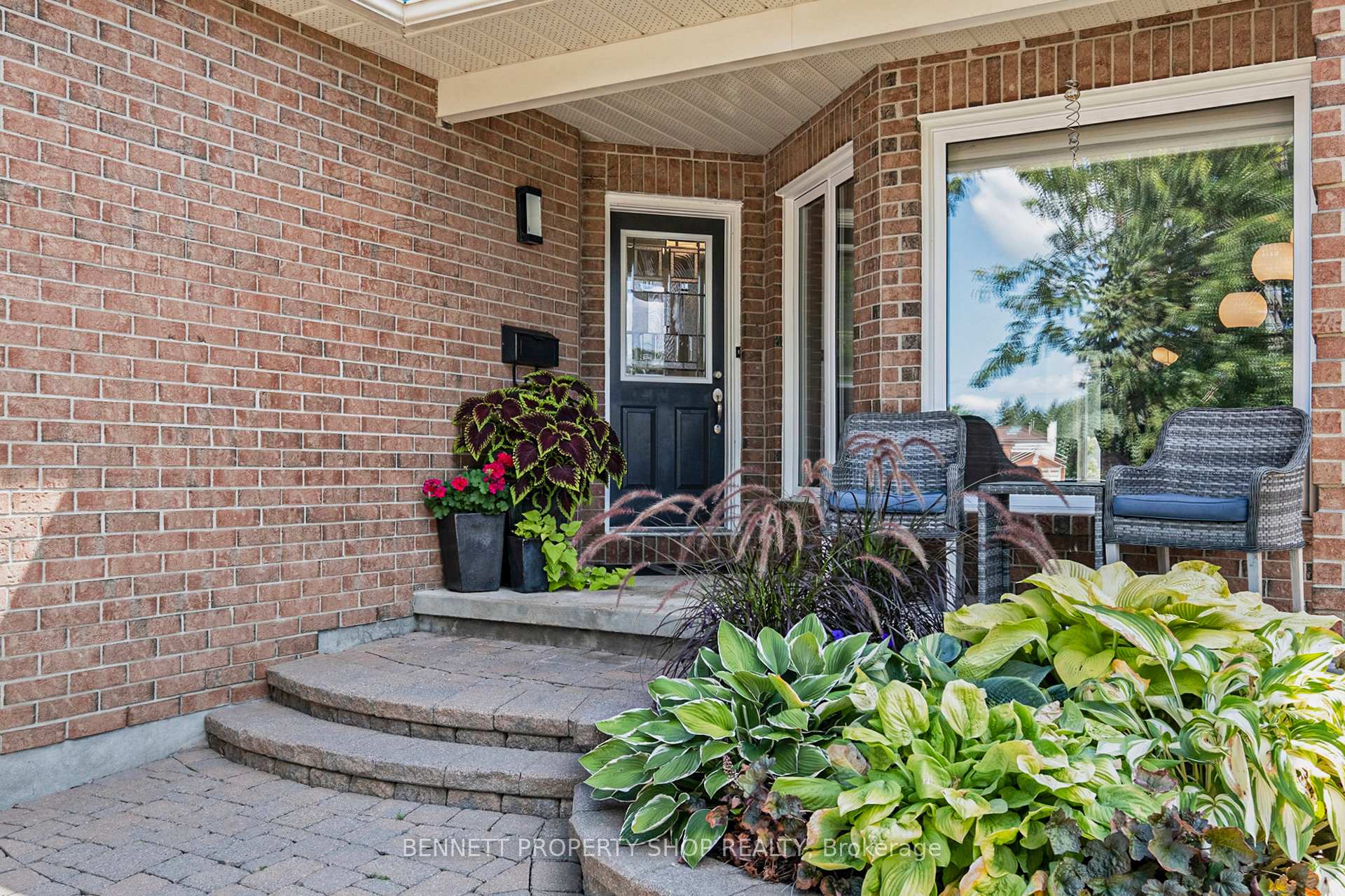Photo 2 of 778 Montcrest Drive, Ottawa, Fallingbrook/Ridgemount — HOMEH