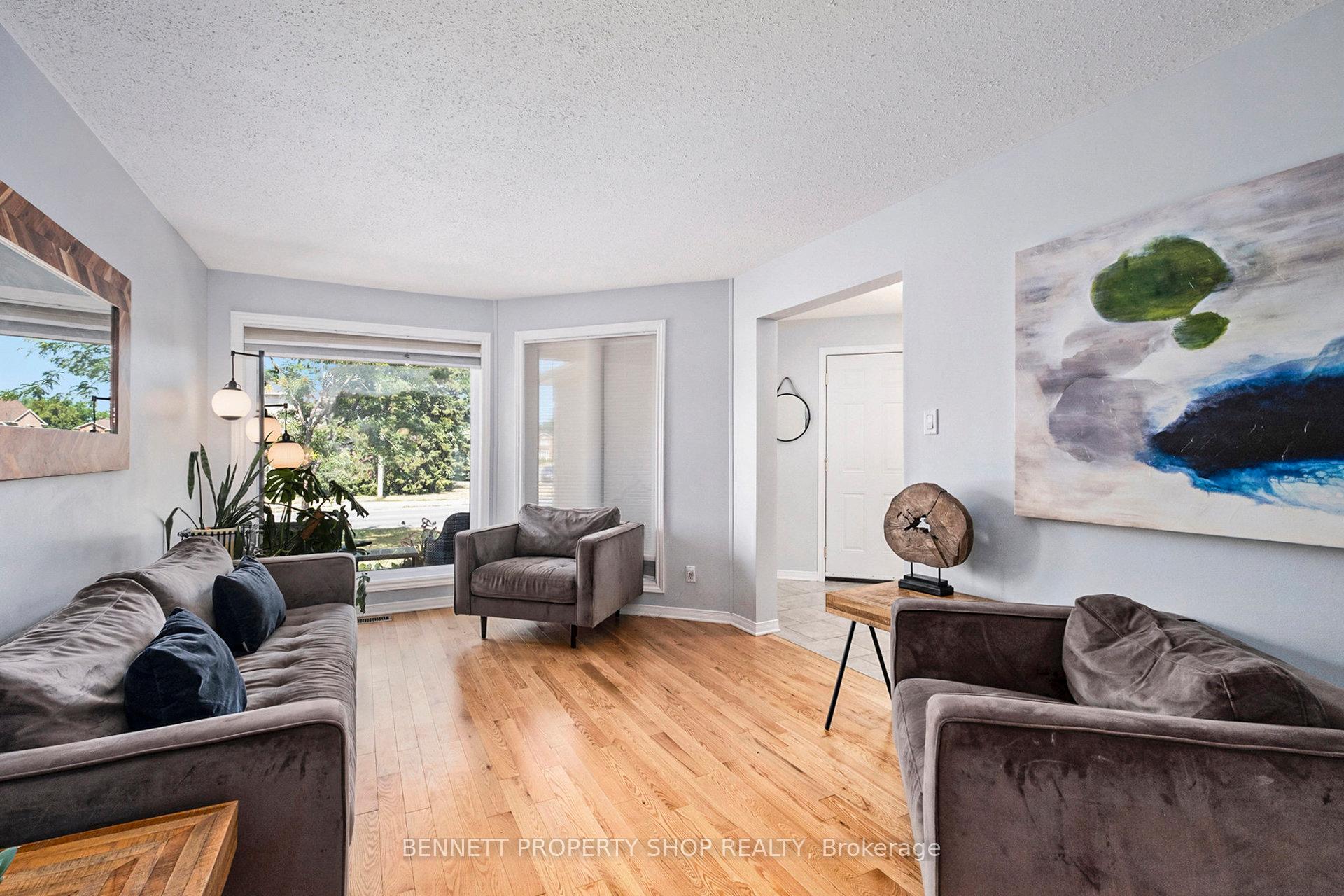 Photo 4 of 778 Montcrest Drive, Ottawa, Fallingbrook/Ridgemount — HOMEH