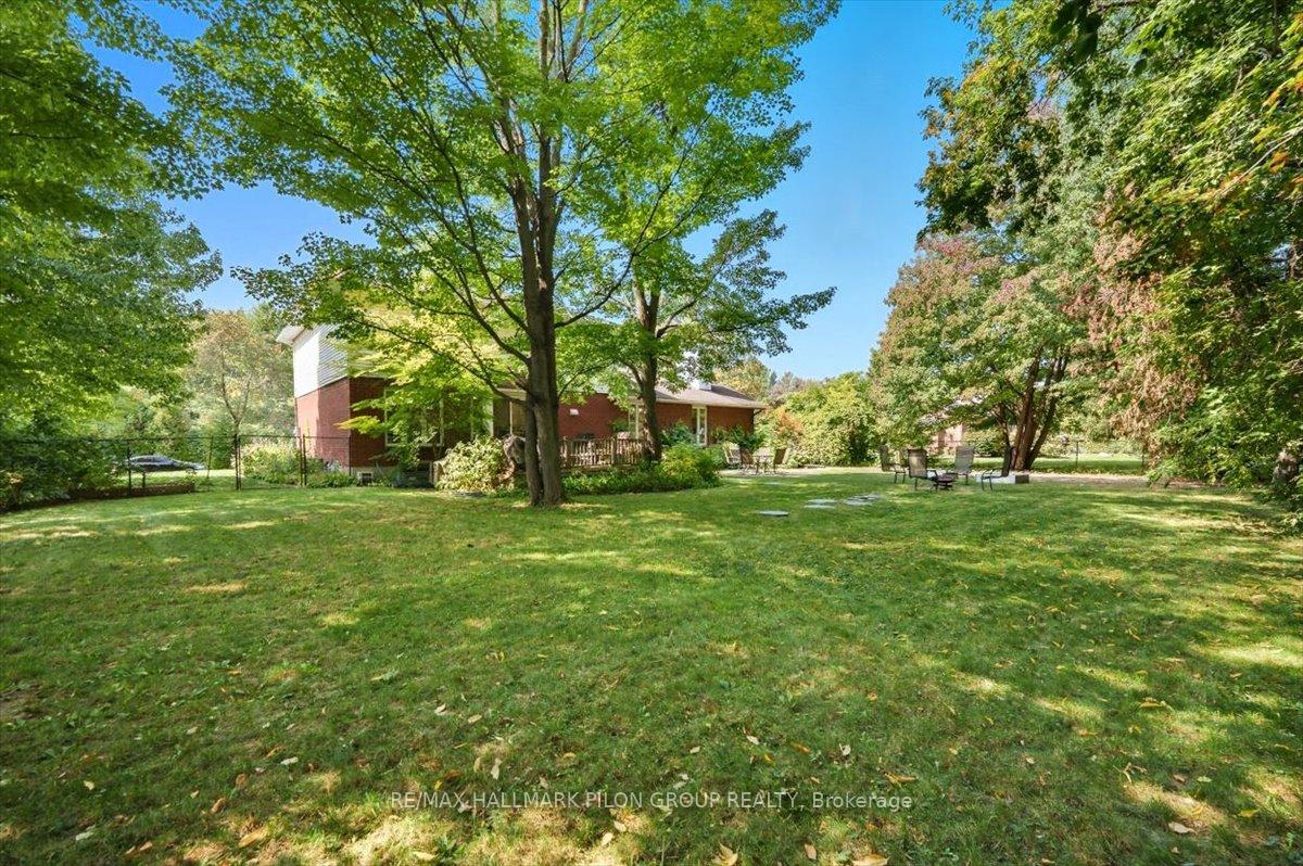 Photo 2 of 2963 Turquoise Crescent, Ottawa, Navan — HOMEH