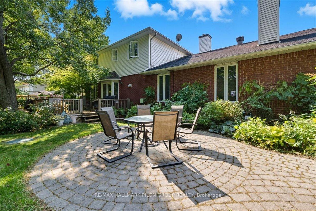 Photo 3 of 2963 Turquoise Crescent, Ottawa, Navan — HOMEH