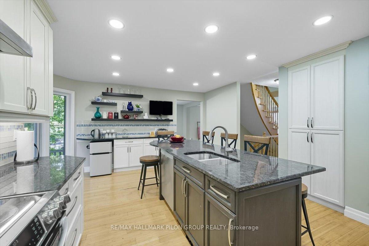Photo 6 of 2963 Turquoise Crescent, Ottawa, Navan — HOMEH