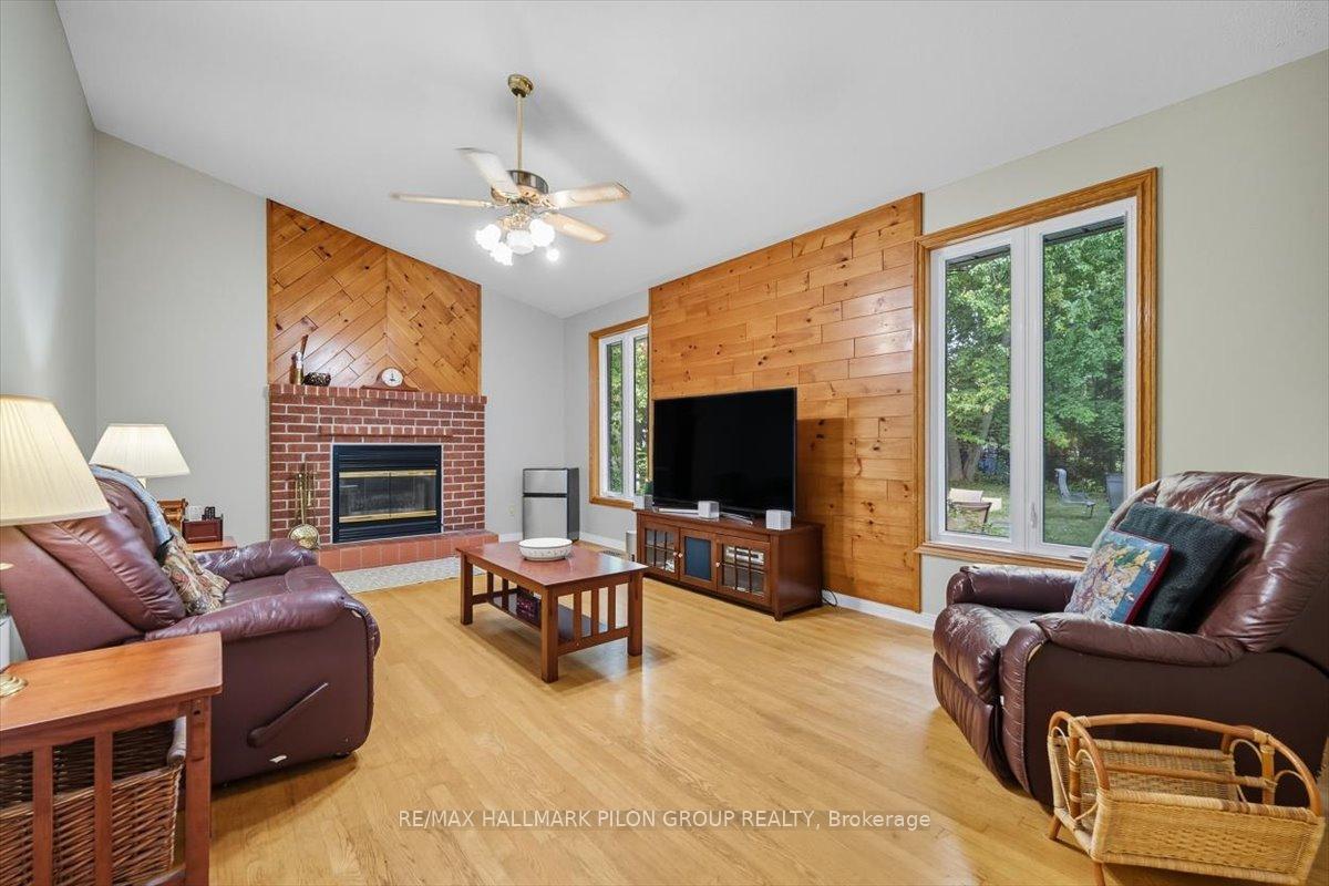 Photo 7 of 2963 Turquoise Crescent, Ottawa, Navan — HOMEH