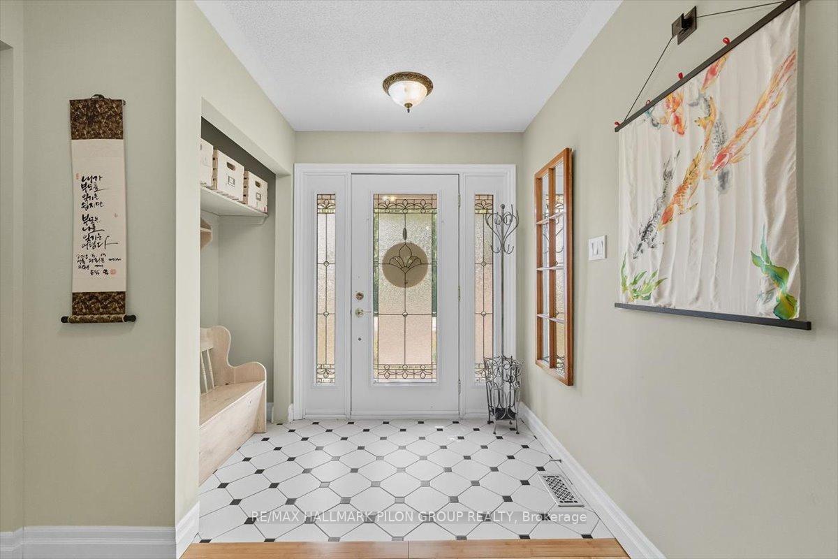 Photo 17 of 2963 Turquoise Crescent, Ottawa, Navan — HOMEH