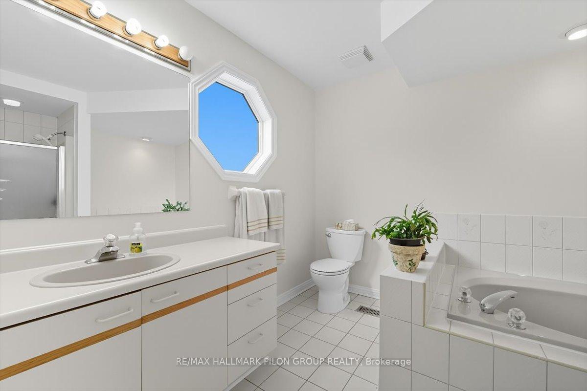 Photo 20 of 2963 Turquoise Crescent, Ottawa, Navan — HOMEH