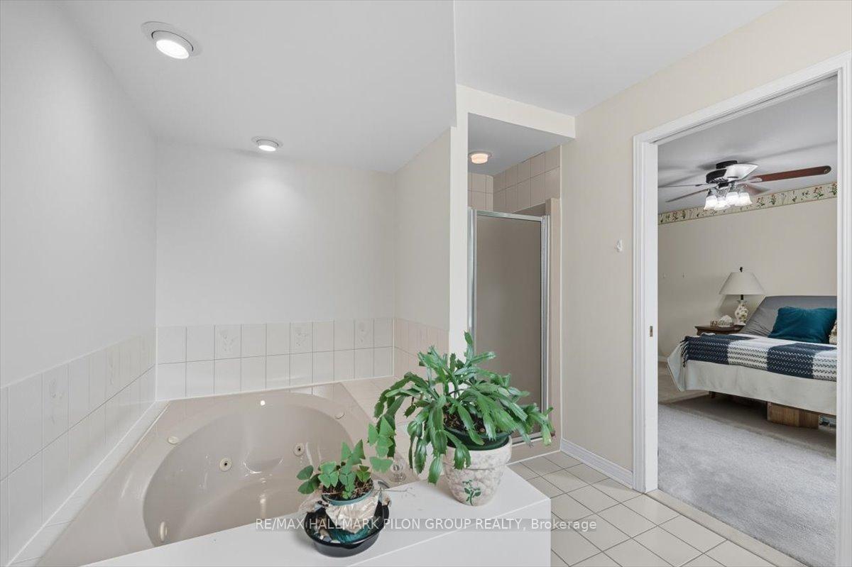 Photo 21 of 2963 Turquoise Crescent, Ottawa, Navan — HOMEH