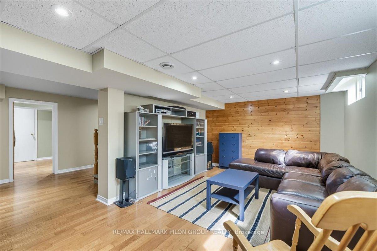 Photo 27 of 2963 Turquoise Crescent, Ottawa, Navan — HOMEH