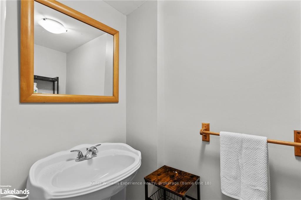 Photo 13 of 49 North Street E, Orillia — HOMEH