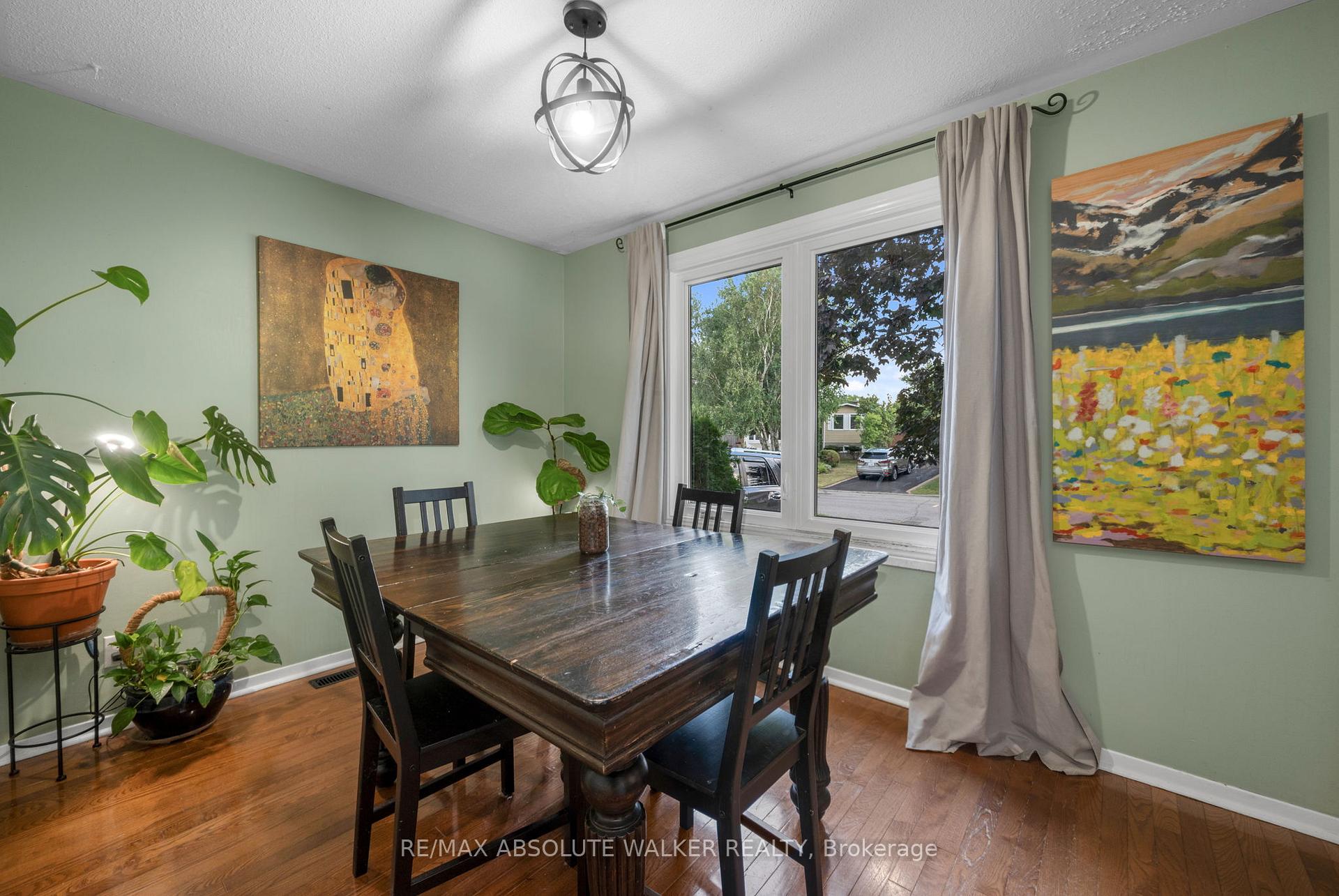 Photo 8 of 428 Hatfield Crescent, Ottawa, Bilberry Creek/Queenswood Heights — HOMEH