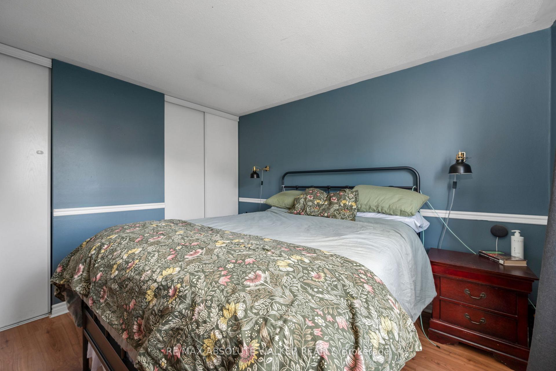 Photo 10 of 428 Hatfield Crescent, Ottawa, Bilberry Creek/Queenswood Heights — HOMEH