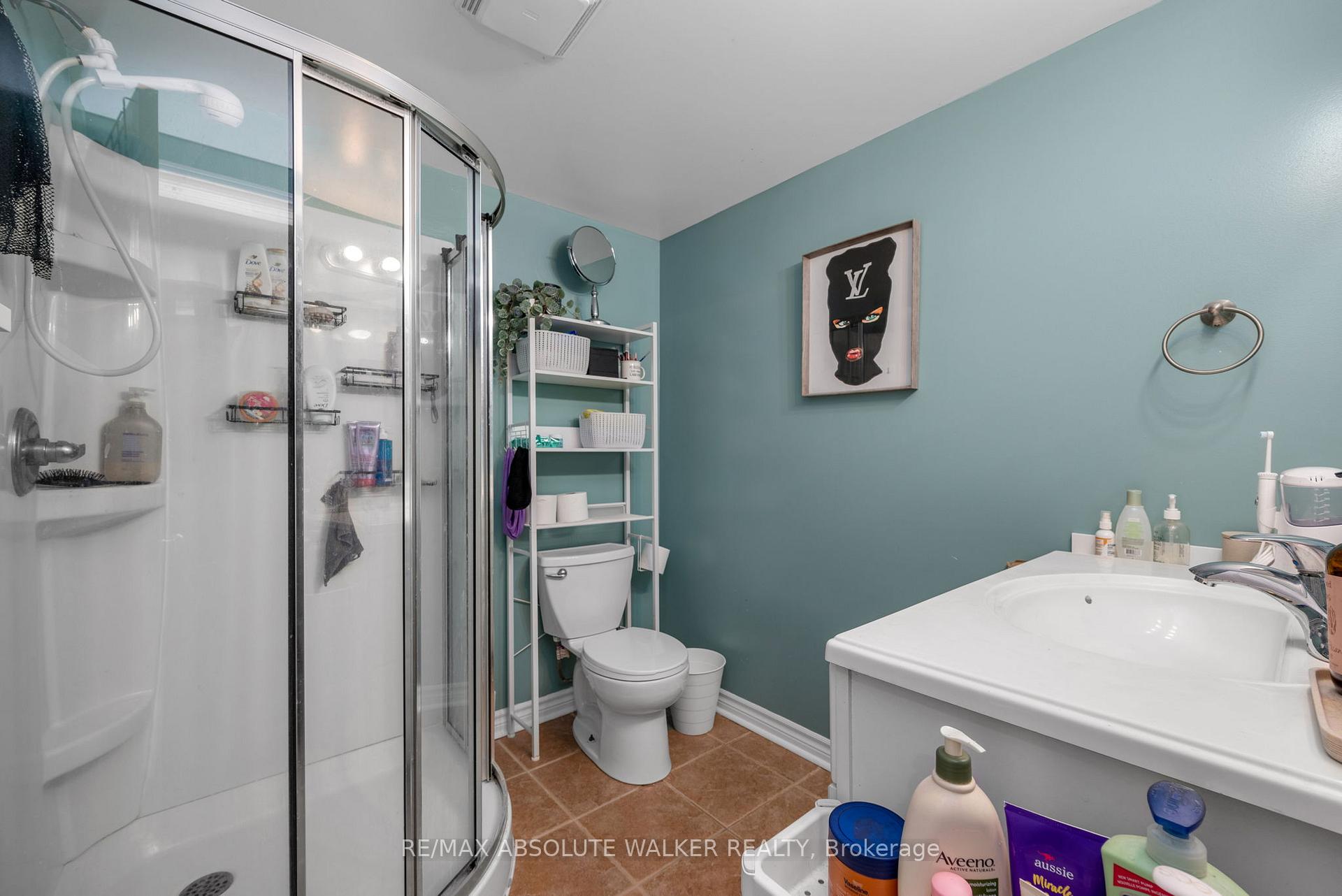 Photo 14 of 428 Hatfield Crescent, Ottawa, Bilberry Creek/Queenswood Heights — HOMEH