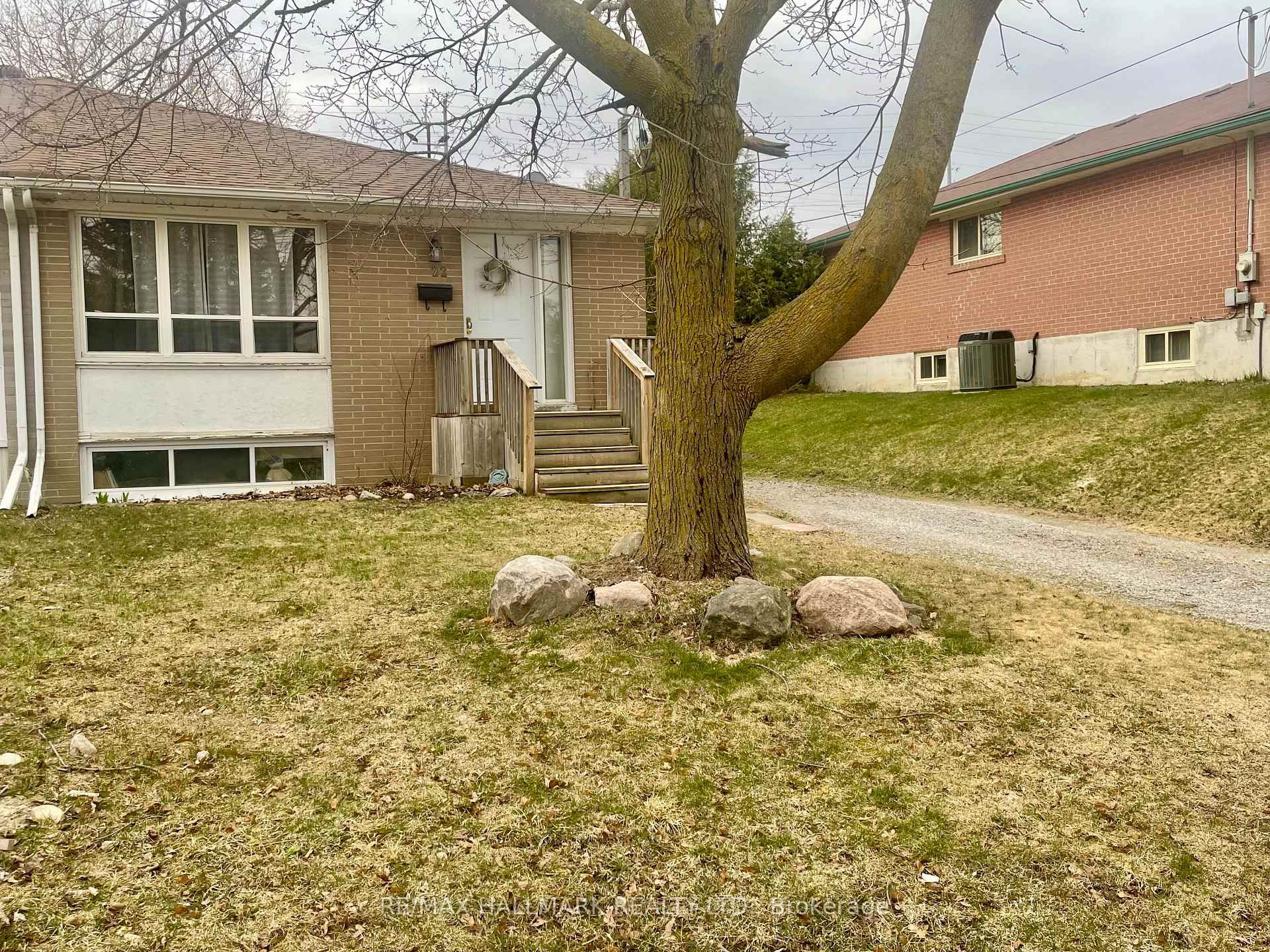 Photo 2 of 22 Boothbay Crescent, Newmarket, Central Newmarket — HOMEH
