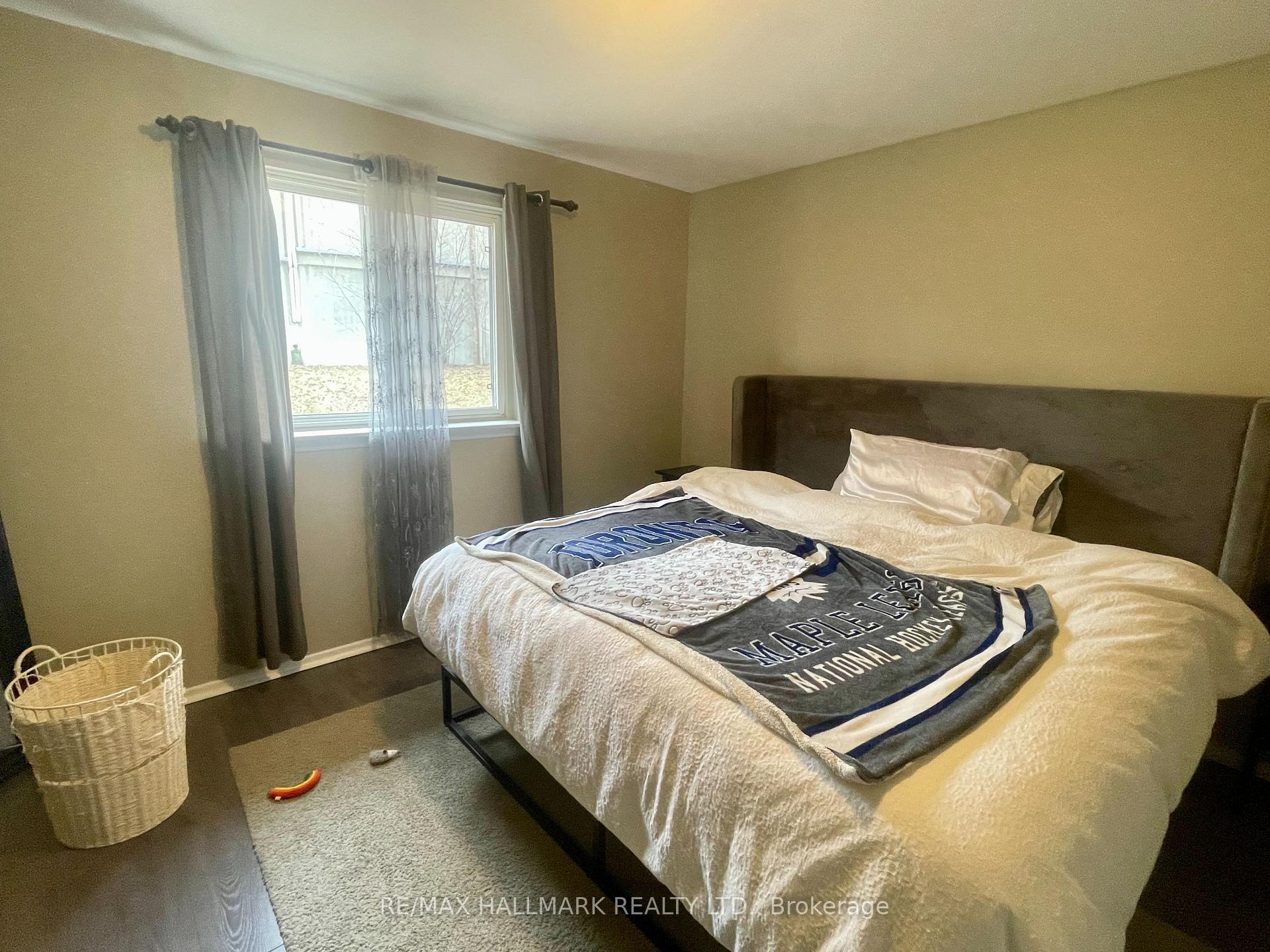 Photo 8 of 22 Boothbay Crescent, Newmarket, Central Newmarket — HOMEH