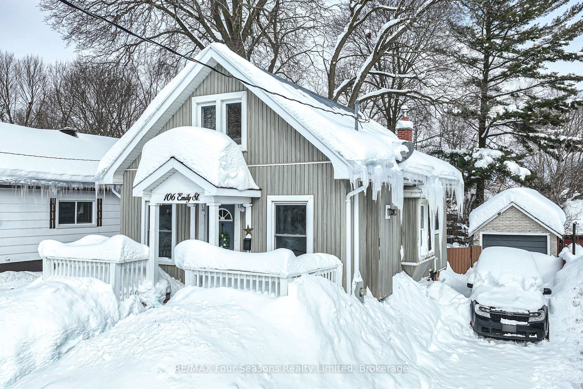 Photo 4 of 106 Emily Street, Orillia — HOMEH