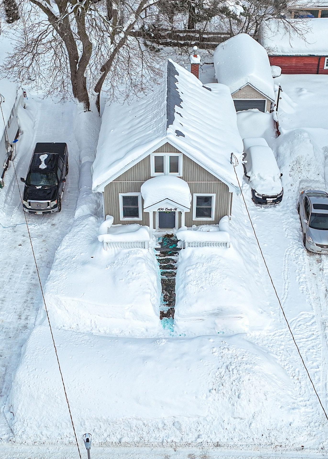 Photo 5 of 106 Emily Street, Orillia — HOMEH