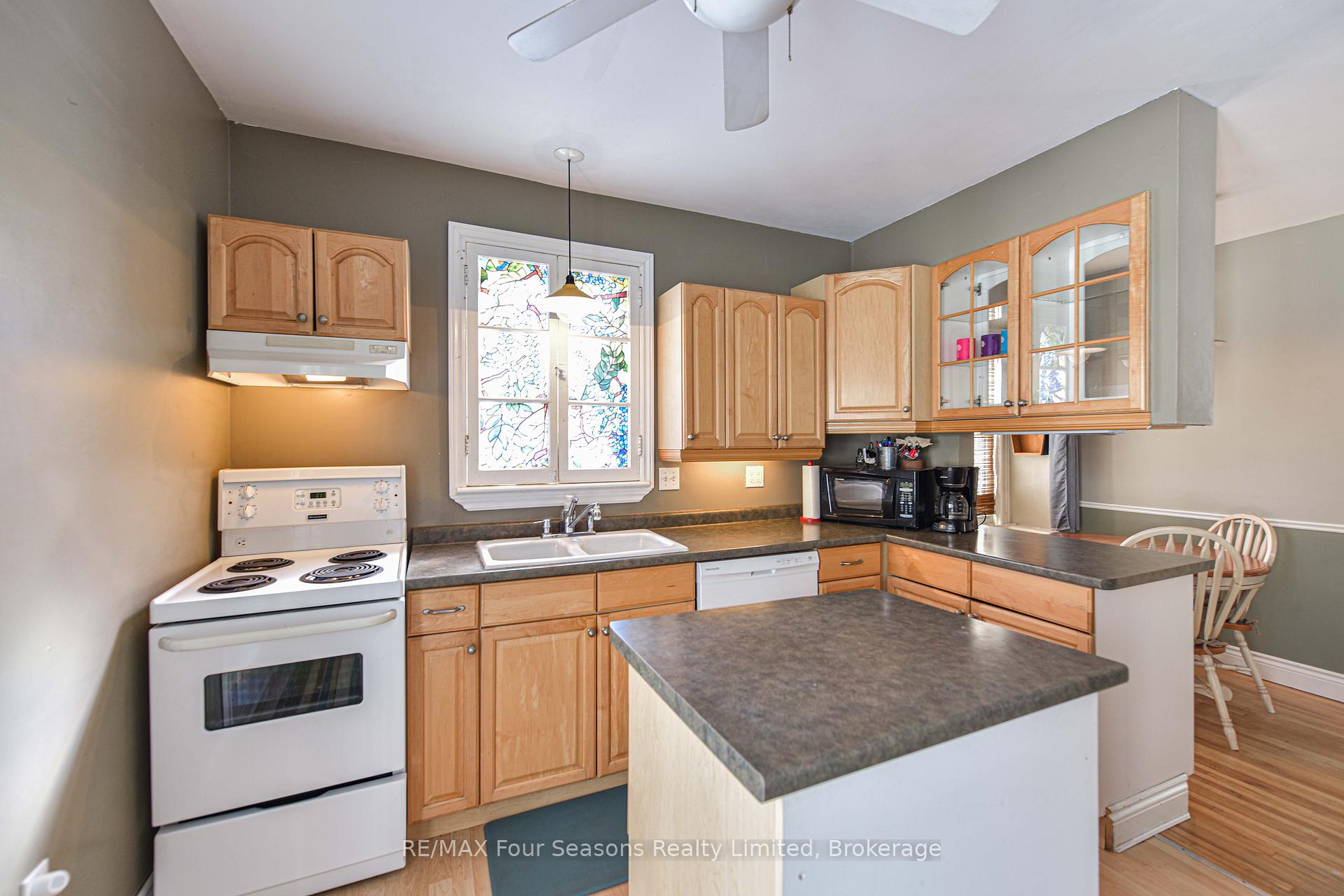 Photo 25 of 106 Emily Street, Orillia — HOMEH