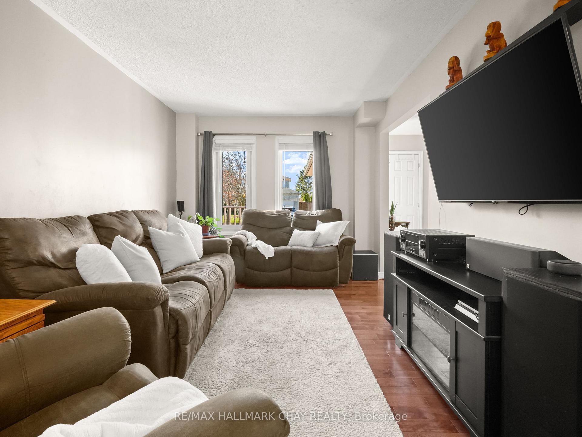Photo 8 of 87 Mcknight Crescent, New Tecumseth, Tottenham — HOMEH