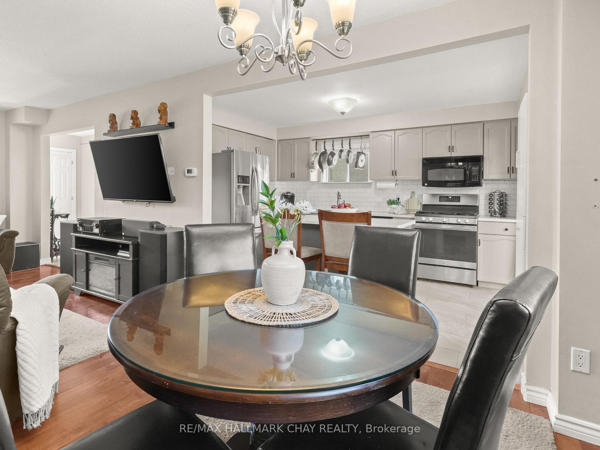 Photo 12 of 87 Mcknight Crescent, New Tecumseth, Tottenham — HOMEH