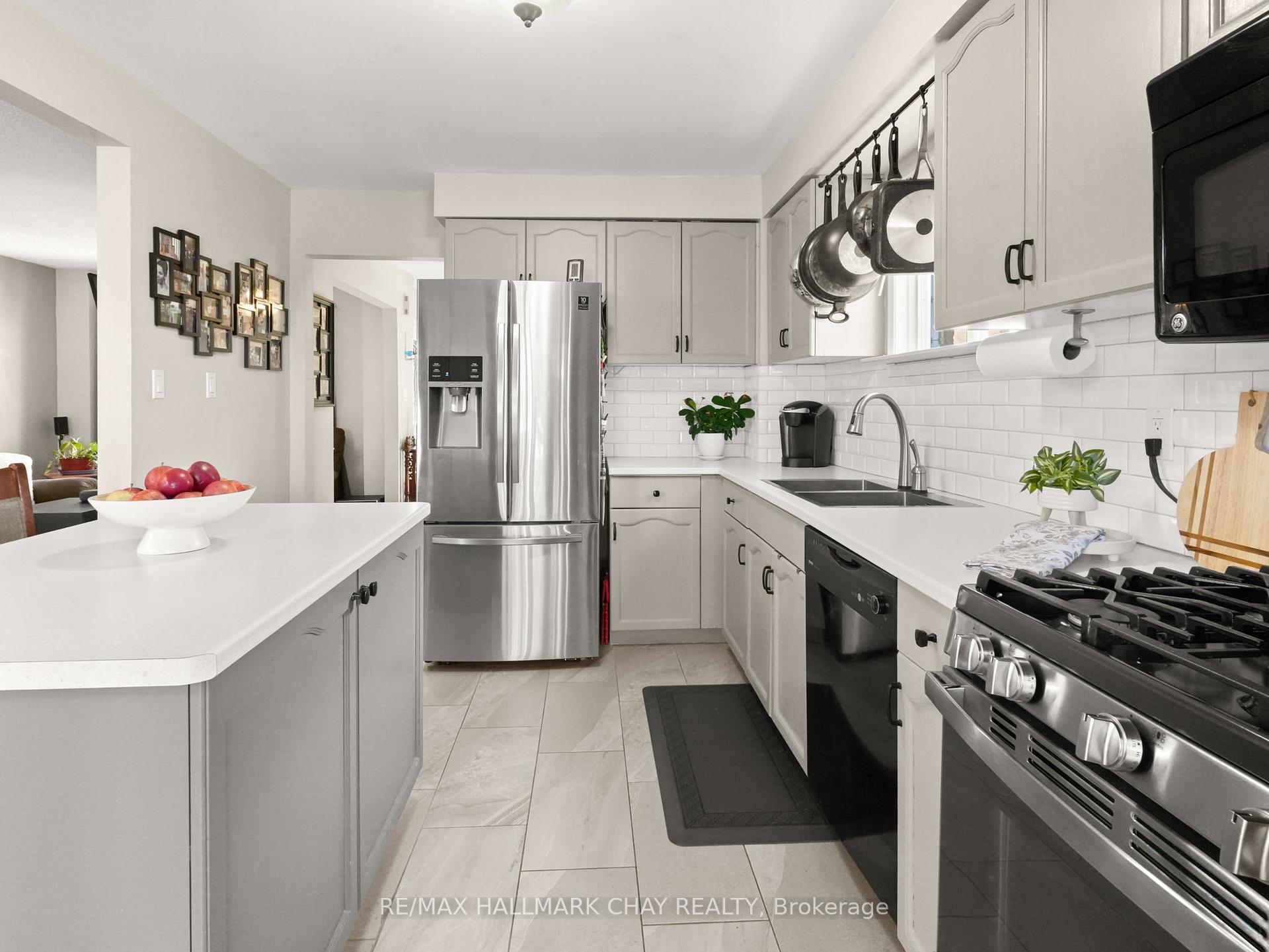 Photo 13 of 87 Mcknight Crescent, New Tecumseth, Tottenham — HOMEH