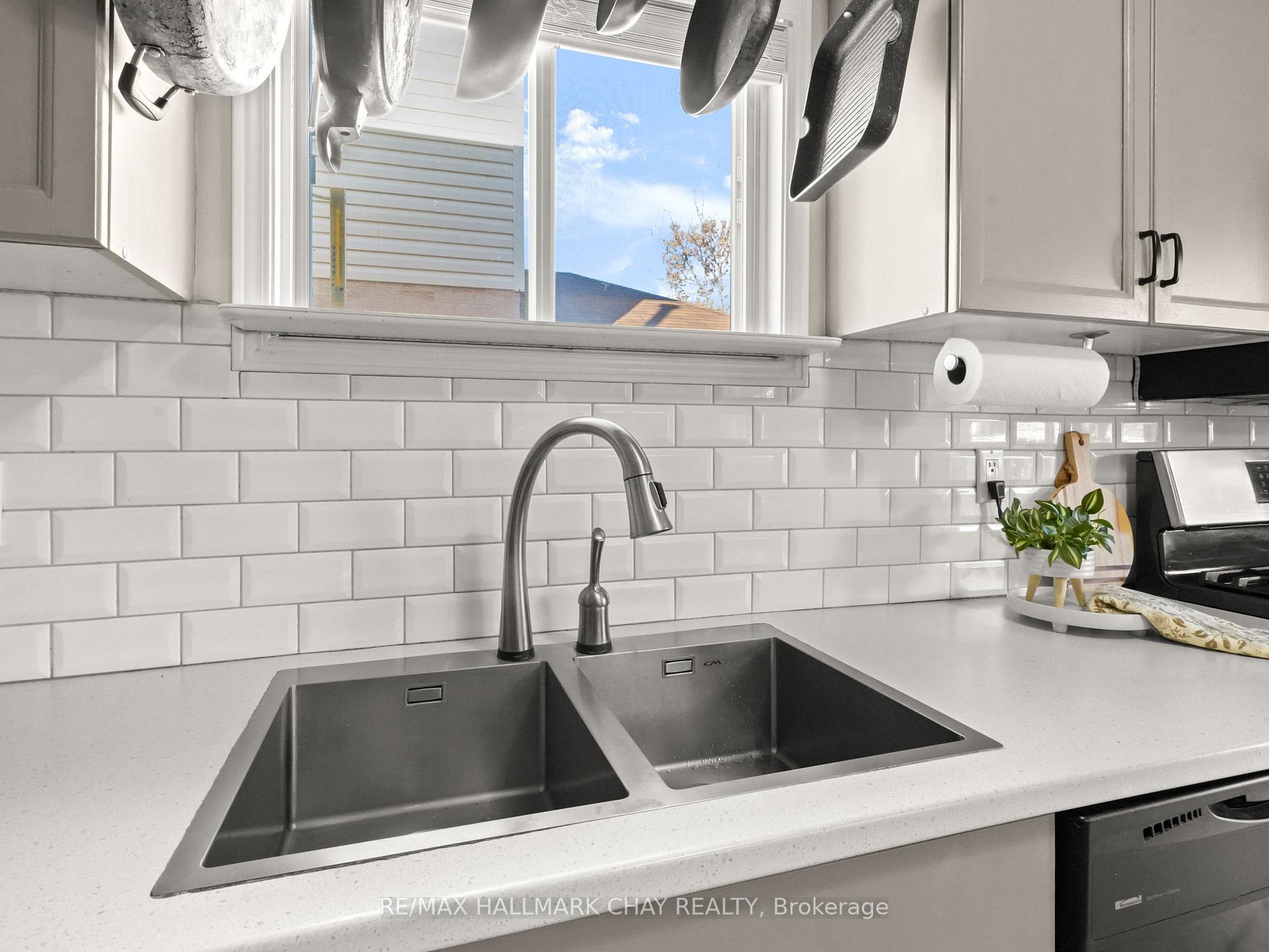 Photo 14 of 87 Mcknight Crescent, New Tecumseth, Tottenham — HOMEH