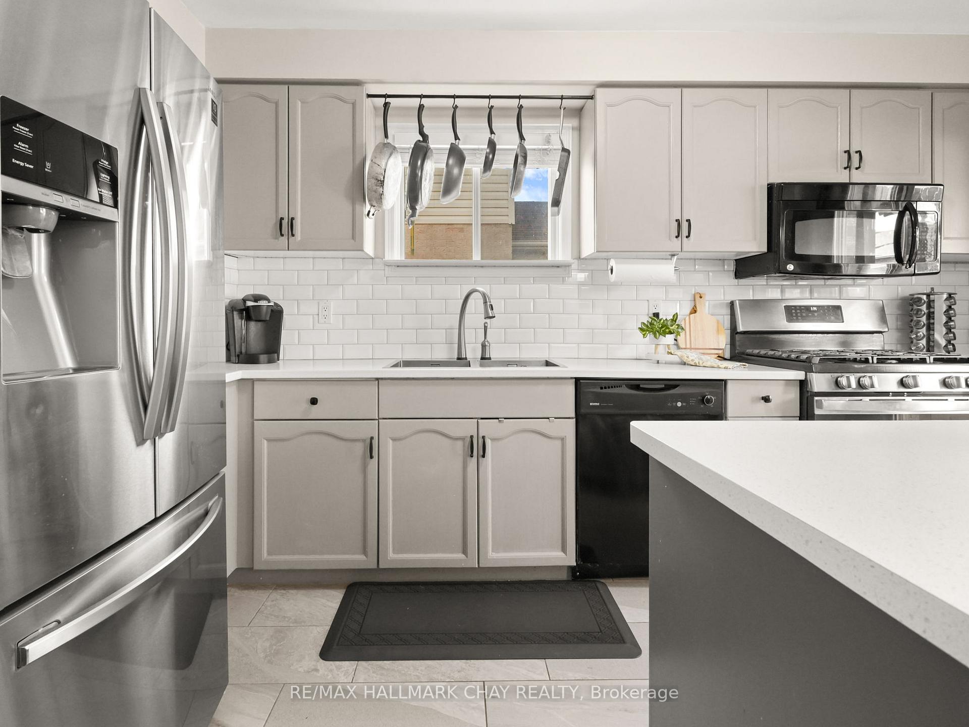 Photo 15 of 87 Mcknight Crescent, New Tecumseth, Tottenham — HOMEH