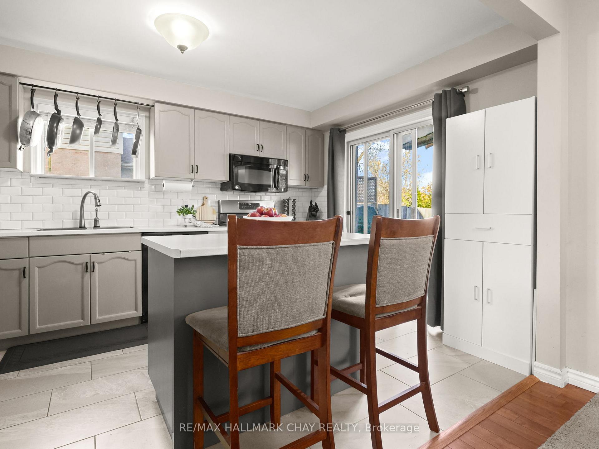 Photo 18 of 87 Mcknight Crescent, New Tecumseth, Tottenham — HOMEH