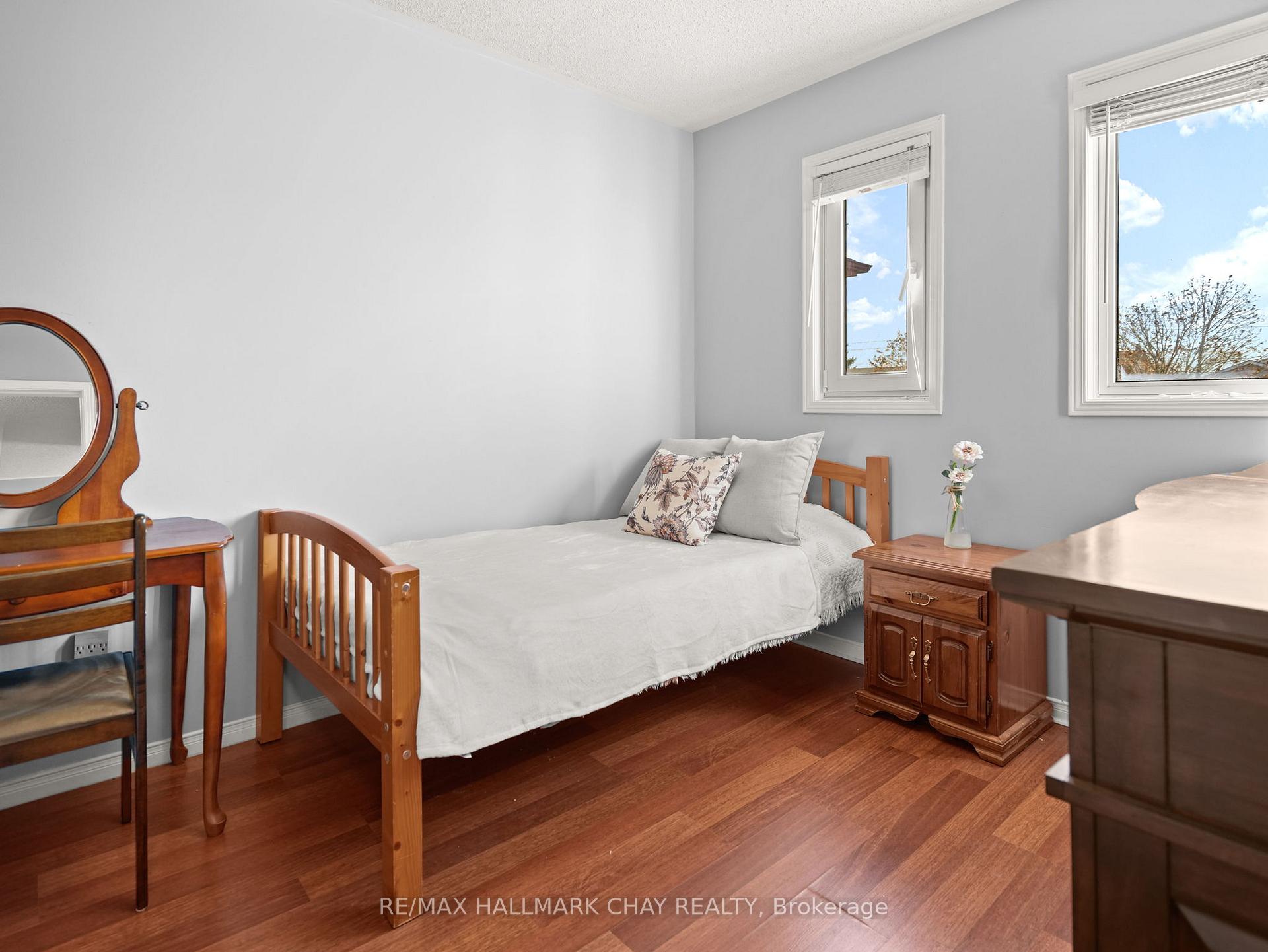 Photo 25 of 87 Mcknight Crescent, New Tecumseth, Tottenham — HOMEH