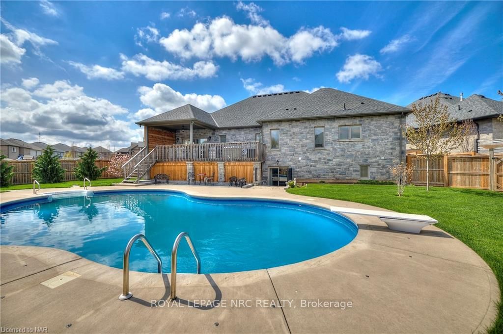 Photo 2 of 20 Joyce Crescent, Pelham, Fonthill — HOMEH