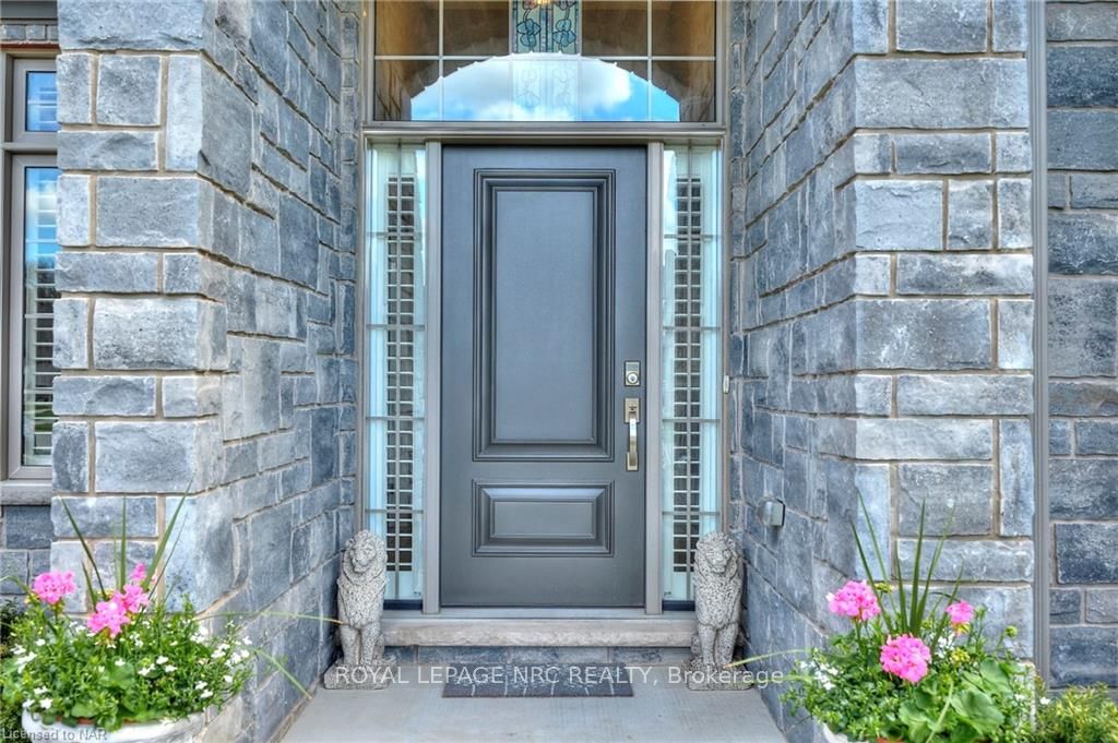 Photo 3 of 20 Joyce Crescent, Pelham, Fonthill — HOMEH