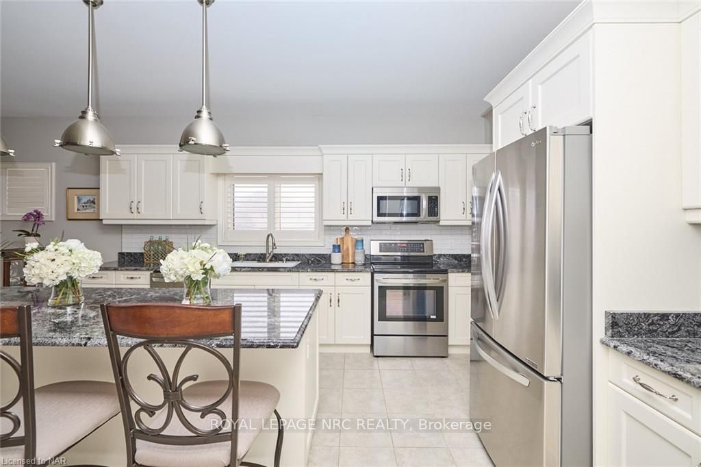 Photo 13 of 20 Joyce Crescent, Pelham, Fonthill — HOMEH