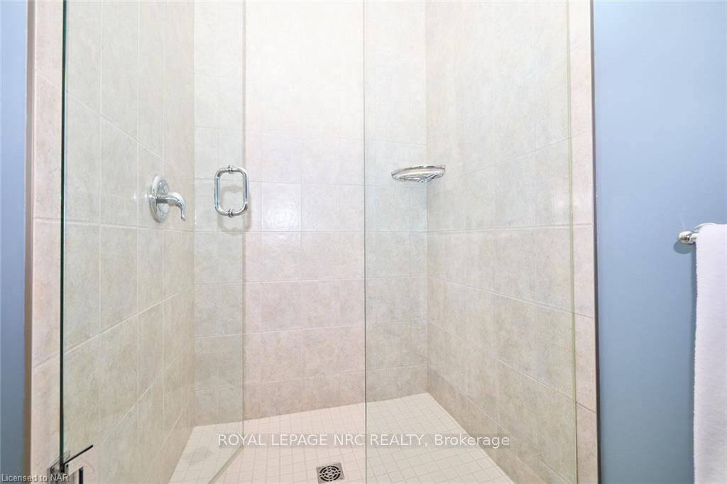 Photo 19 of 20 Joyce Crescent, Pelham, Fonthill — HOMEH