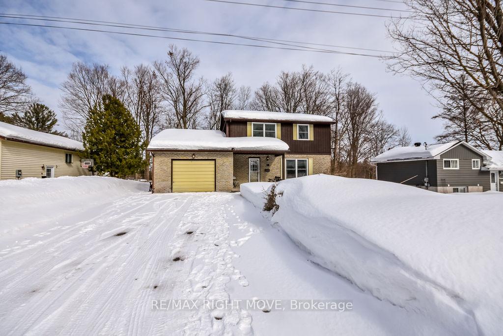 Photo 2 of 16 Free Drive, Orillia — HOMEH