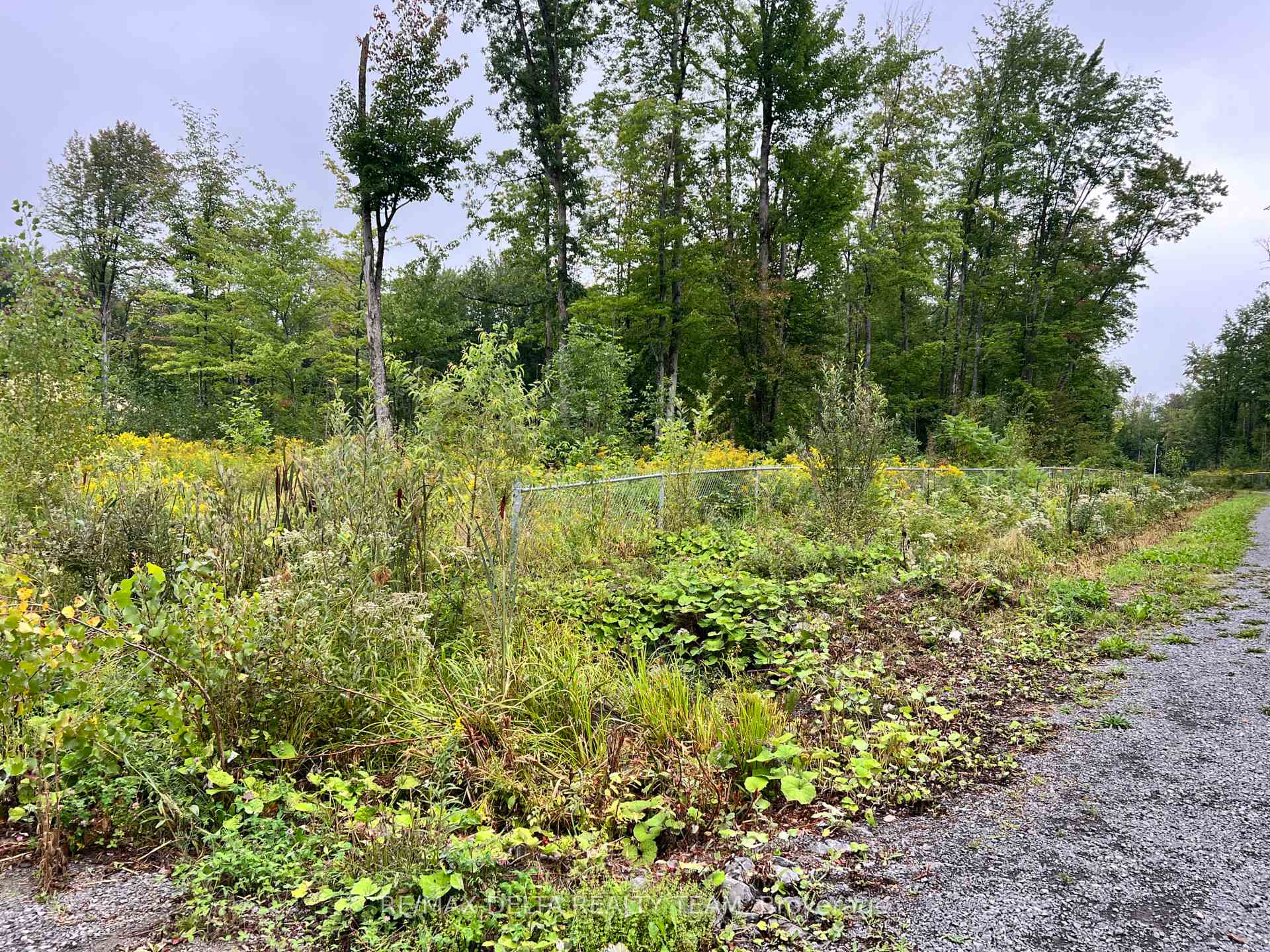 Photo 2 of 1610 Kinsella Drive, Ottawa, Cumberland Estates — HOMEH