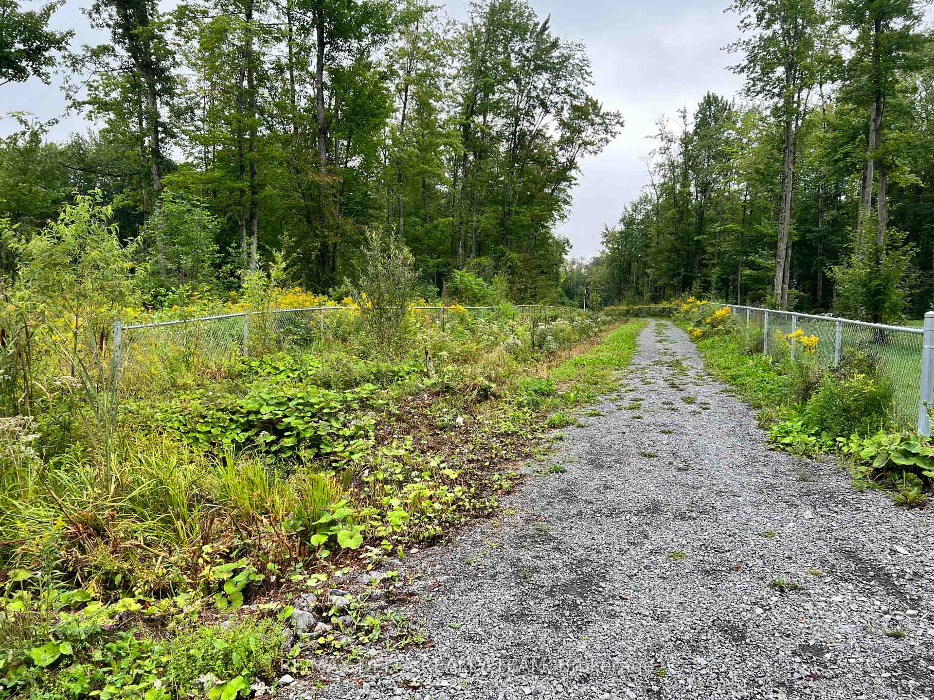 Photo 3 of 1610 Kinsella Drive, Ottawa, Cumberland Estates — HOMEH