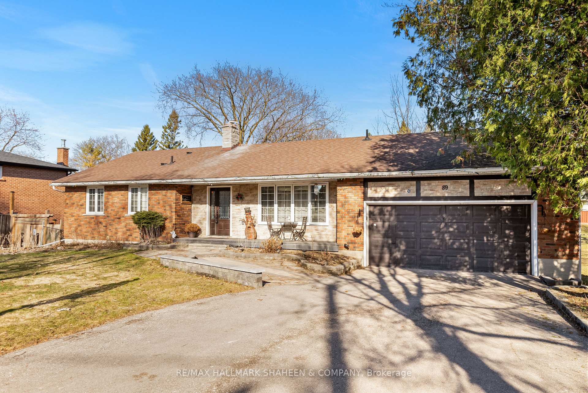 Photo 2 of 89 Howard Road, Newmarket, Huron Heights-Leslie Valley — HOMEH