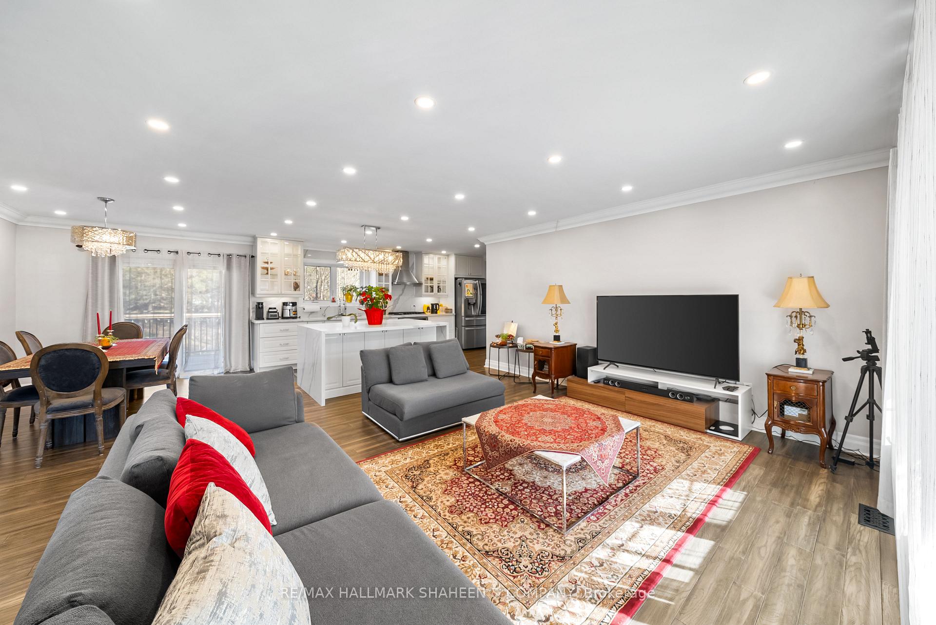 Photo 12 of 89 Howard Road, Newmarket, Huron Heights-Leslie Valley — HOMEH