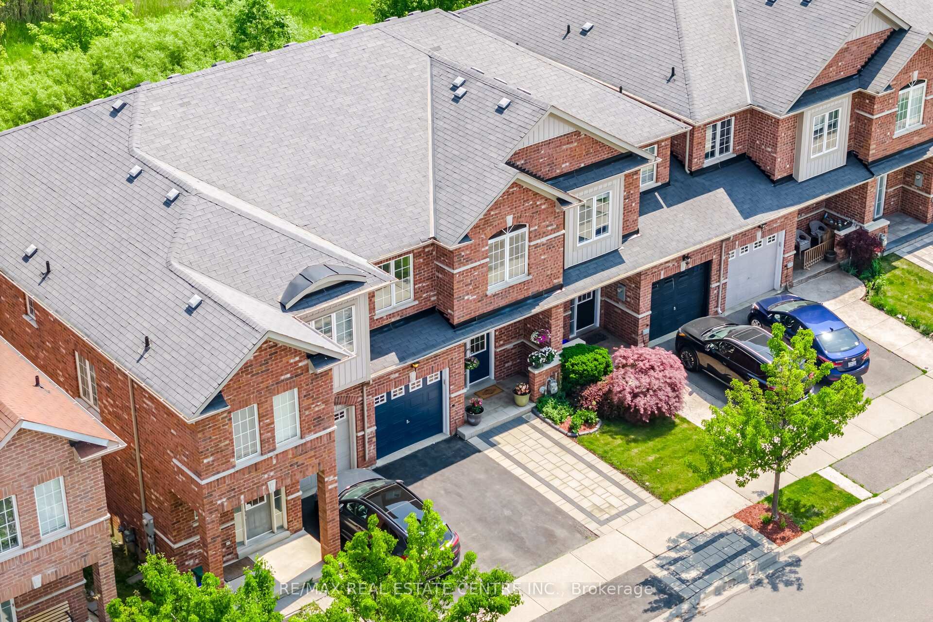 Photo 2 of 335 Hobbs Crescent, Milton, Clarke — HOMEH