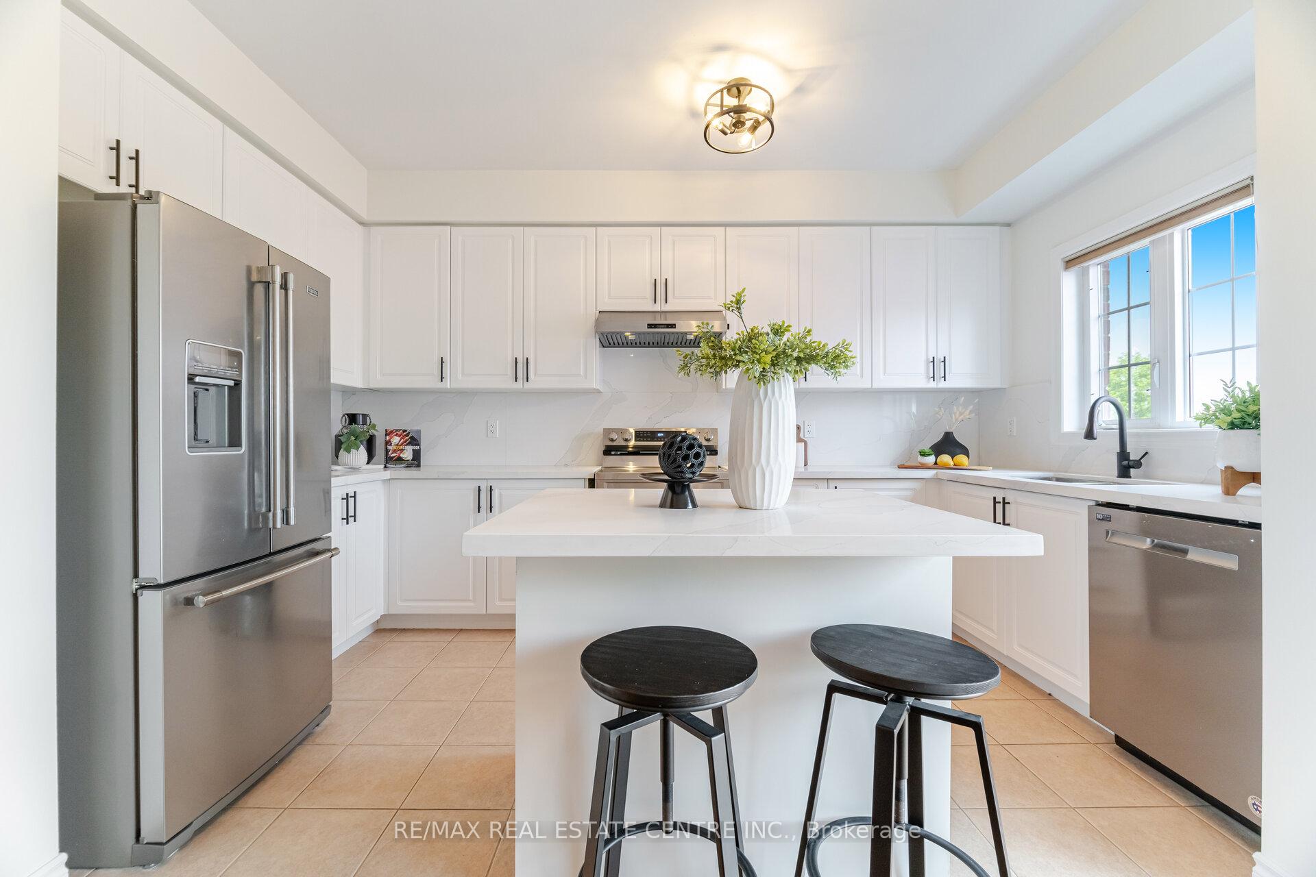 Photo 7 of 335 Hobbs Crescent, Milton, Clarke — HOMEH