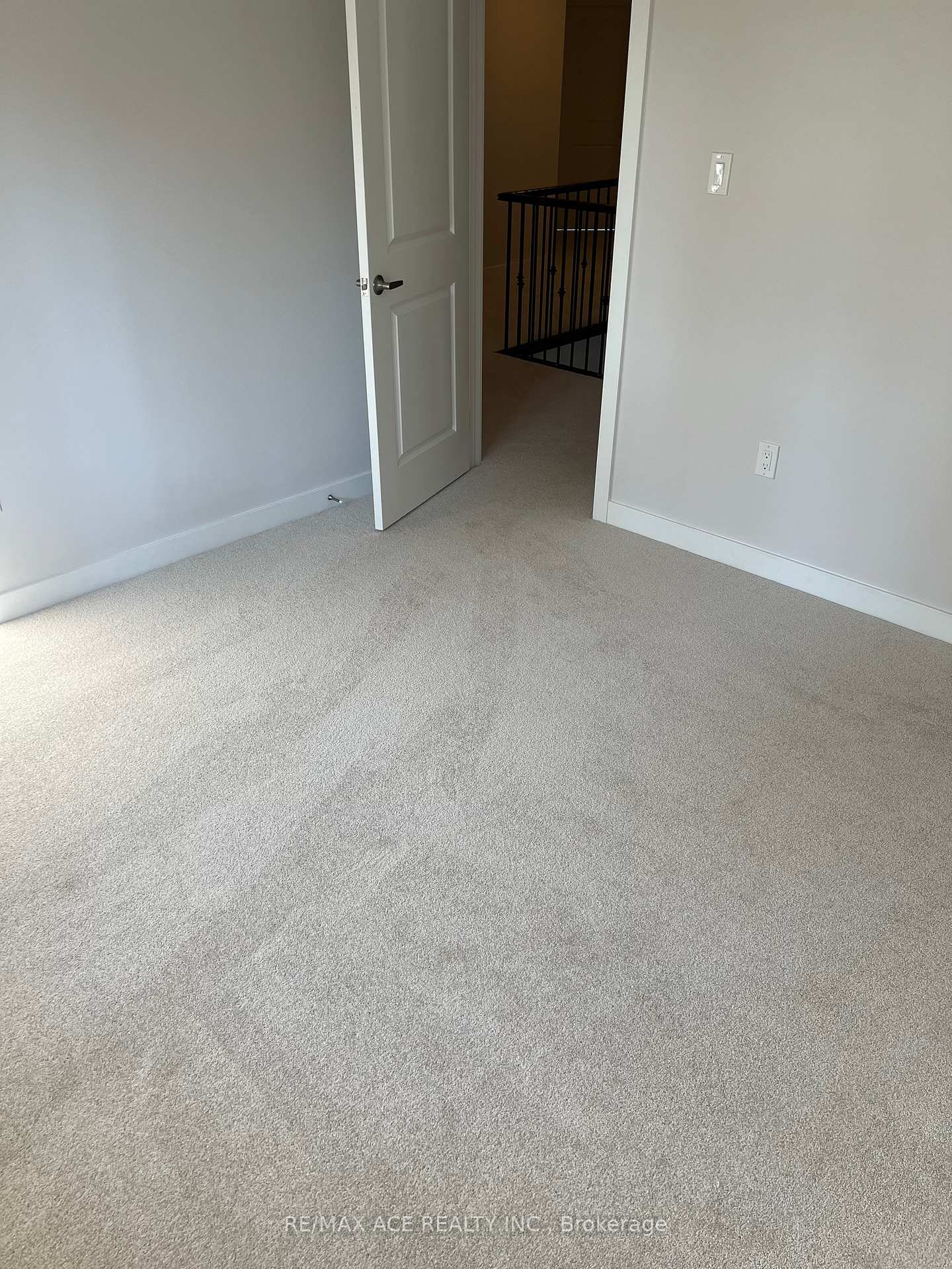 Photo 13 of 43 Tulip Crescent N, Norfolk, Simcoe — HOMEH