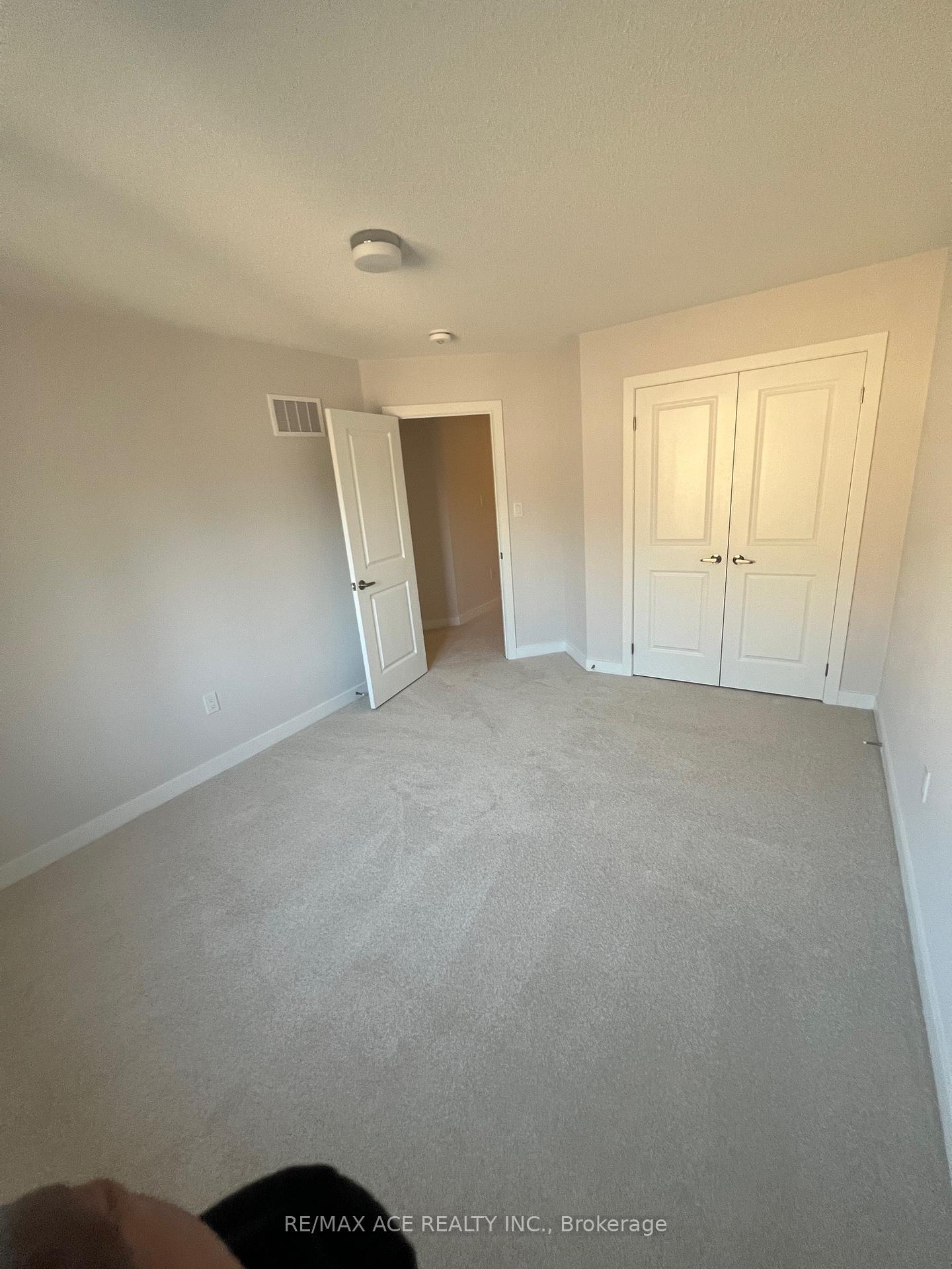 Photo 20 of 43 Tulip Crescent N, Norfolk, Simcoe — HOMEH