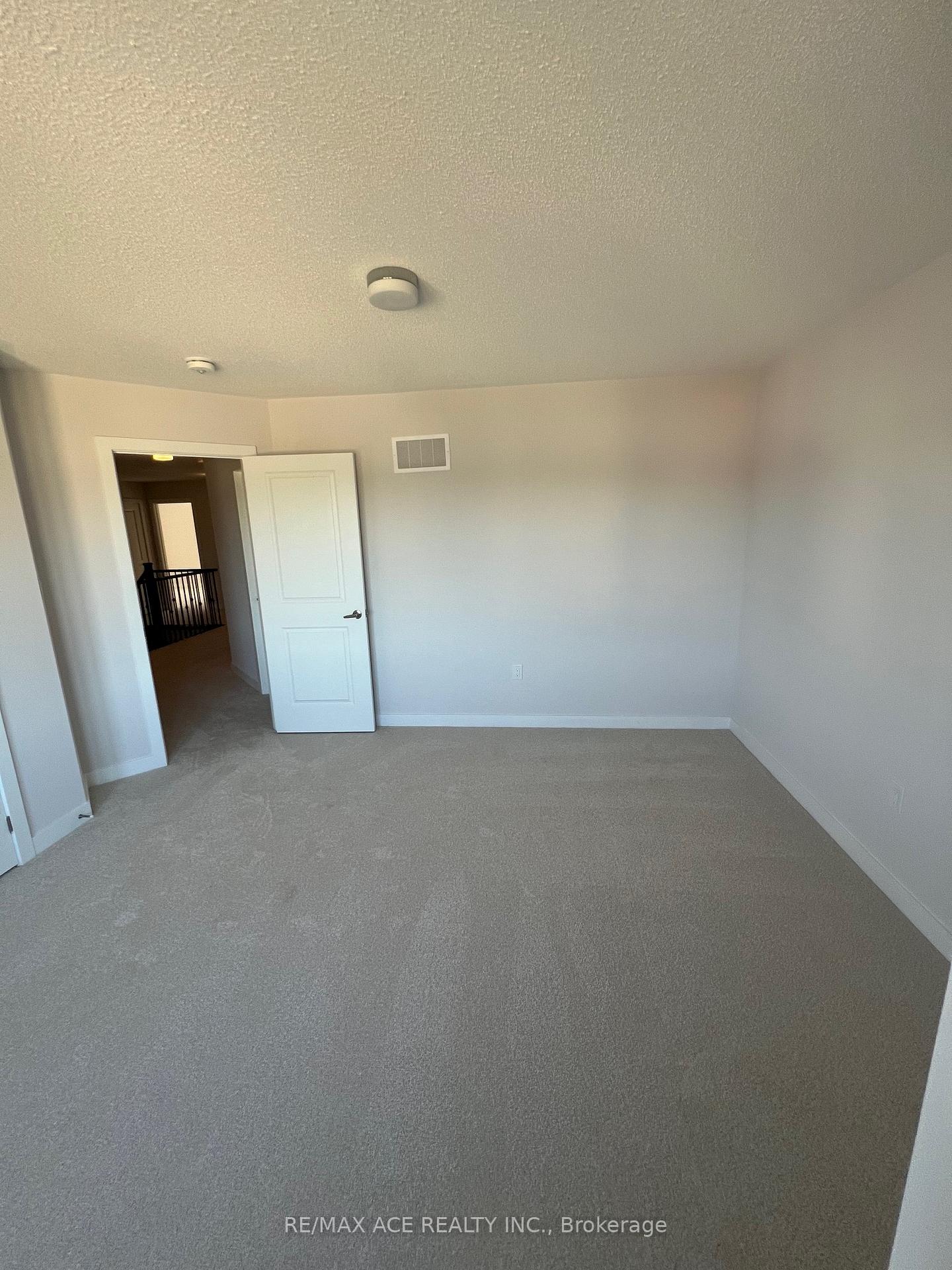 Photo 21 of 43 Tulip Crescent N, Norfolk, Simcoe — HOMEH