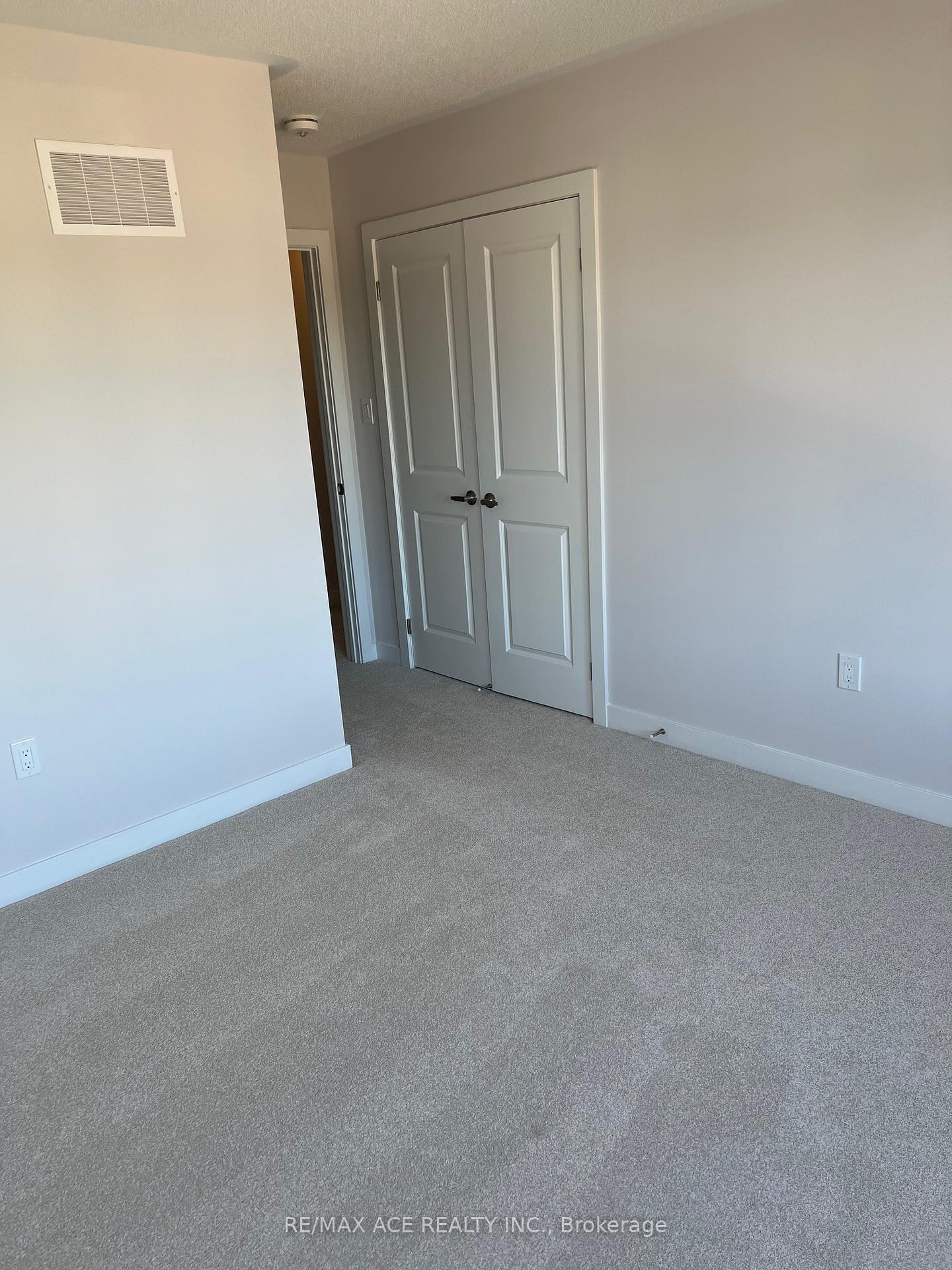 Photo 22 of 43 Tulip Crescent N, Norfolk, Simcoe — HOMEH