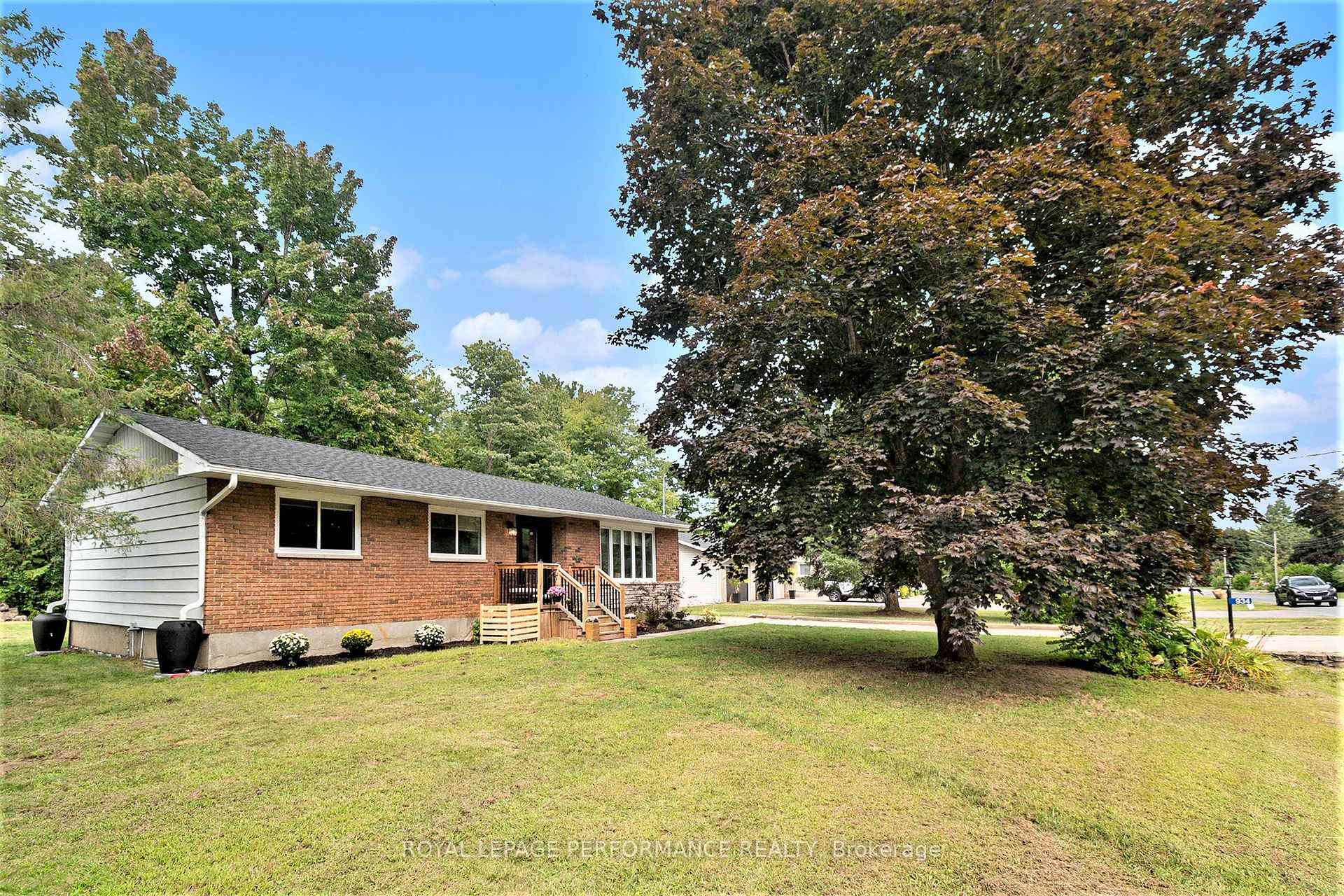 Front of 934 Galaxie Avenue