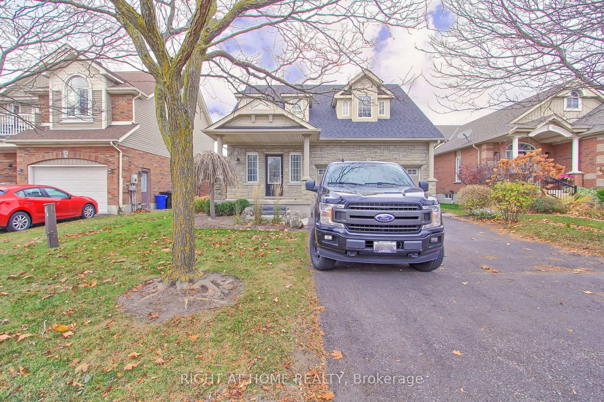 Photo 2 of 30 Essa Road, New Tecumseth, Alliston — HOMEH