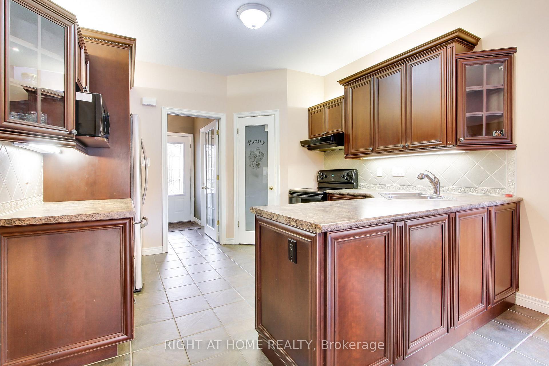 Photo 6 of 30 Essa Road, New Tecumseth, Alliston — HOMEH