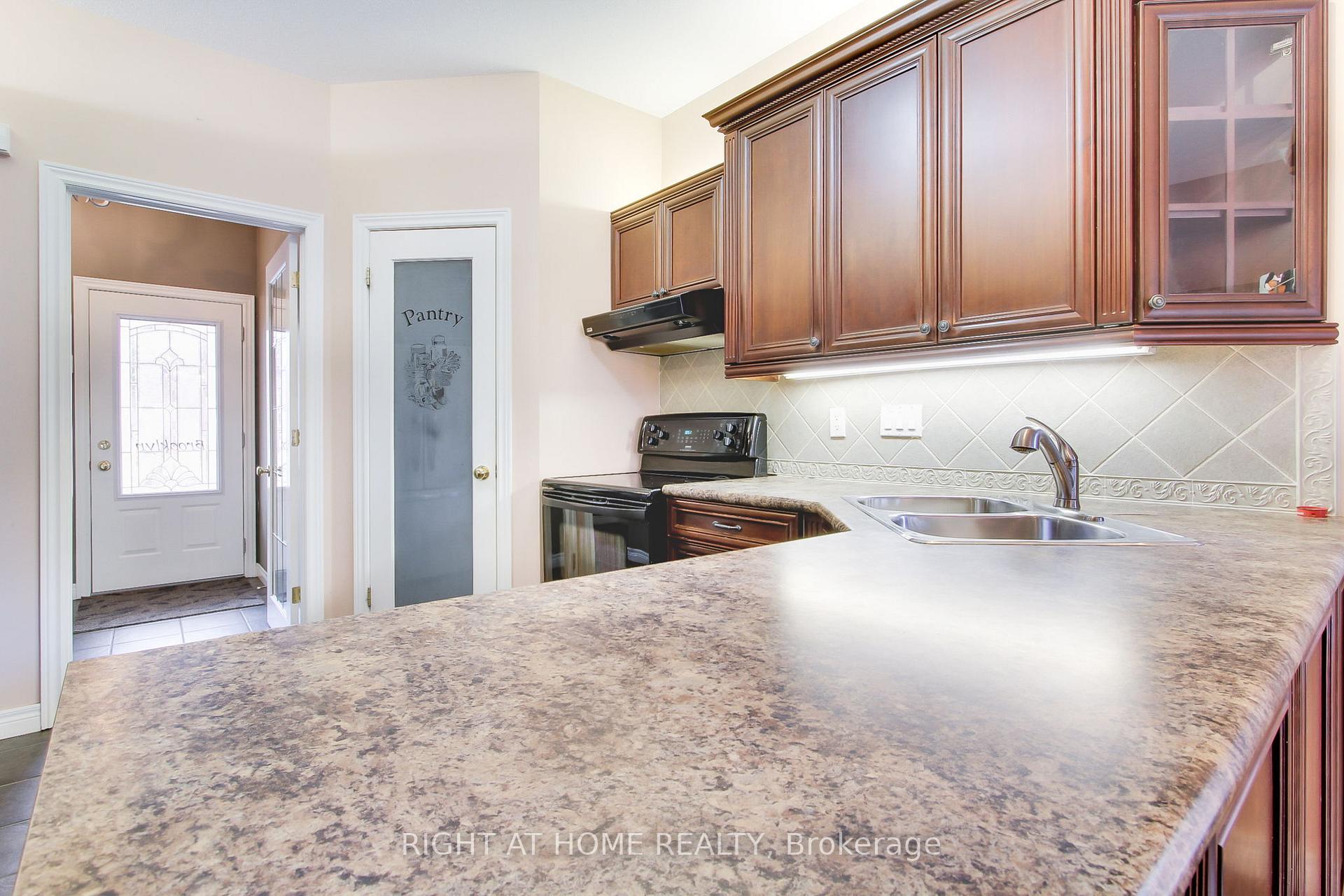 Photo 7 of 30 Essa Road, New Tecumseth, Alliston — HOMEH