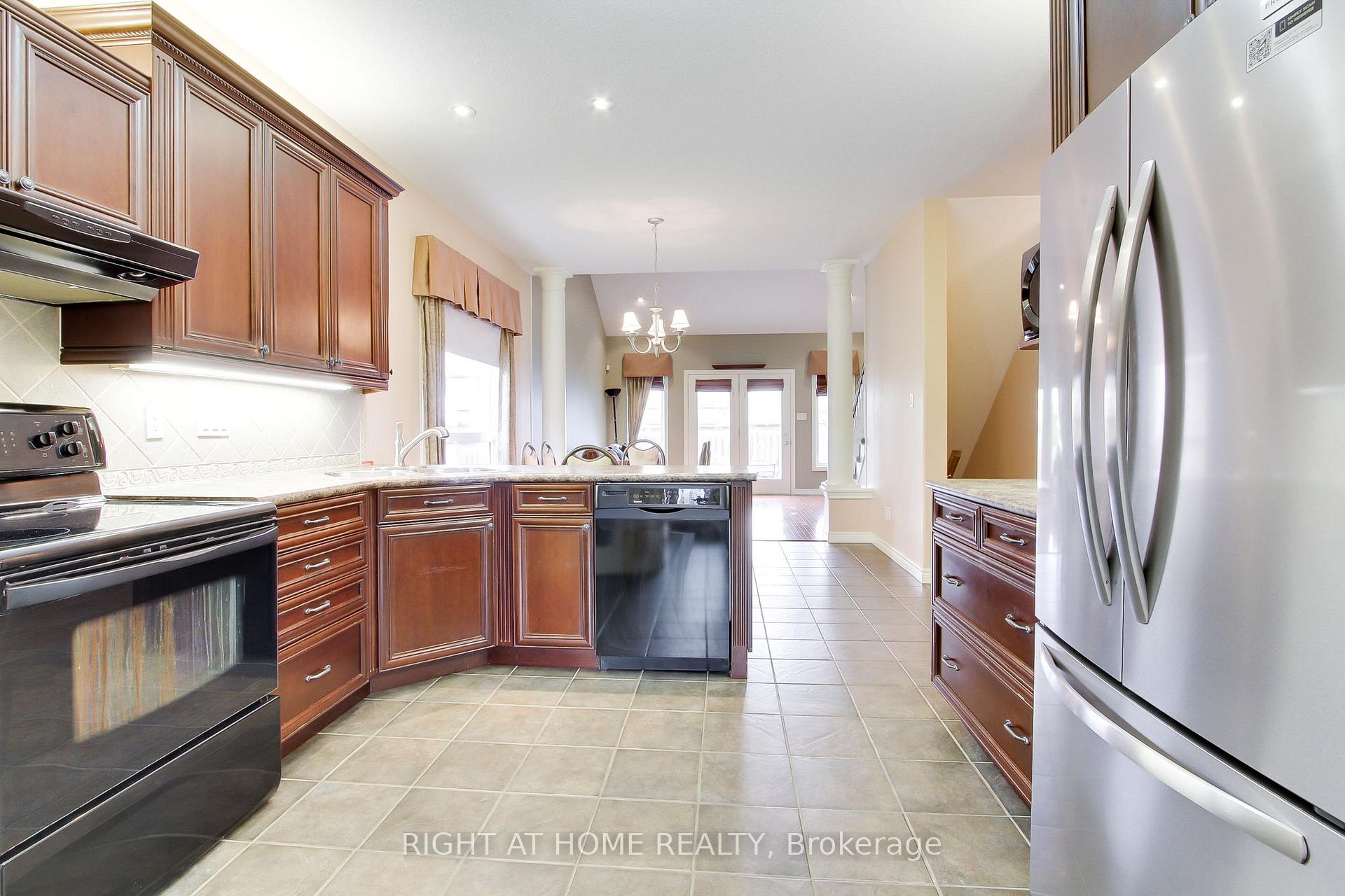 Photo 11 of 30 Essa Road, New Tecumseth, Alliston — HOMEH